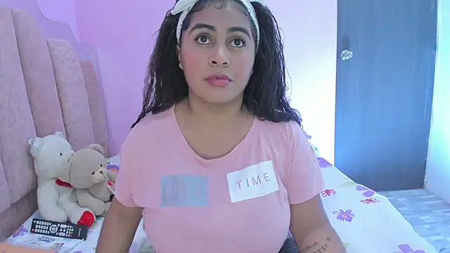 Snapshot of AndreaSweet2 chatting on September 2025 08:31:01 PM AndreaSweet2 online show from September 2025 08:31:01 PM