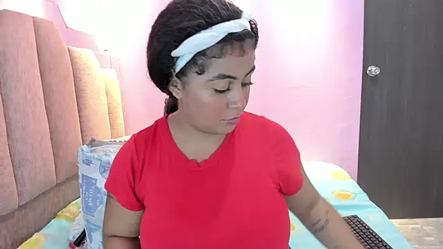 Snapshot of AndreaSweet2 chatting on October 2025 08:20:01 PM AndreaSweet2 online show from October 2025 08:20:01 PM