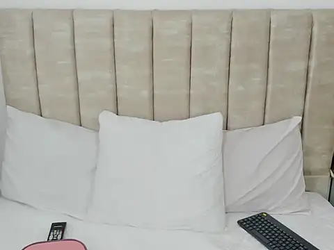 AprilStone1 online show from October 2025 11:41:02 AM