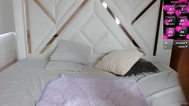 SophiaaLee online show from October 2025 08:40:02 PM