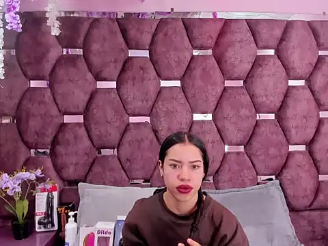 Nanis James online show from February 2026 02:43:01 AM