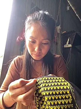 Snapshot of Huong-Ly chatting on October 2025 07:17:01 AM Huong-Ly online show from October 2025 07:17:01 AM