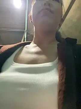 Snapshot of Huong-Ly chatting on October 2025 08:03:01 AM Huong-Ly online show from October 2025 08:03:01 AM