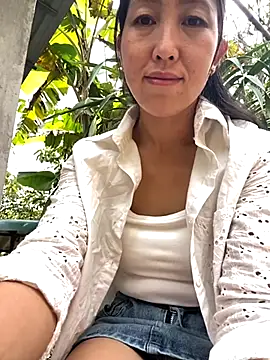 Snapshot of Huong-Ly chatting on October 2025 03:20:02 AM Huong-Ly online show from October 2025 03:20:02 AM