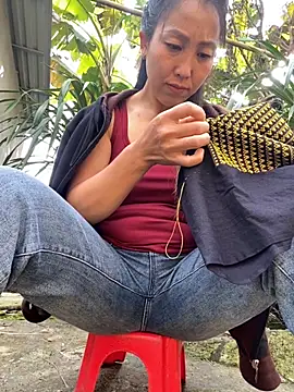 Snapshot of Huong-Ly chatting on October 2025 01:39:02 AM Huong-Ly online show from October 2025 01:39:02 AM