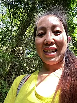 Snapshot of Huong-Ly chatting on October 2025 01:29:01 AM Huong-Ly online show from October 2025 01:29:01 AM