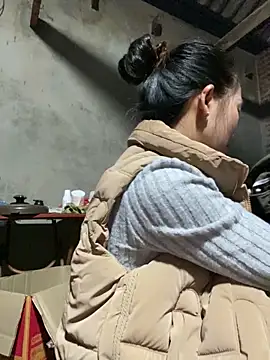 Snapshot of Huong-Ly chatting on November 2025 02:46:02 AM Huong-Ly online show from November 2025 02:46:02 AM