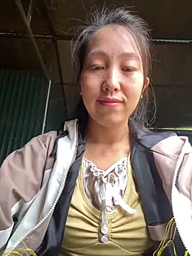 Snapshot of Huong-Ly chatting on November 2025 01:49:02 AM Huong-Ly online show from November 2025 01:49:02 AM