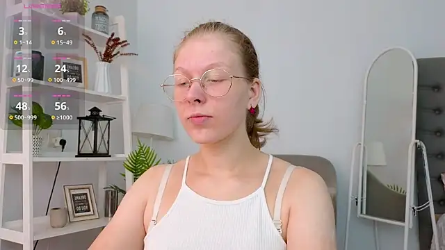 Lilly Belly online show from September 2025 01:02:01 PM