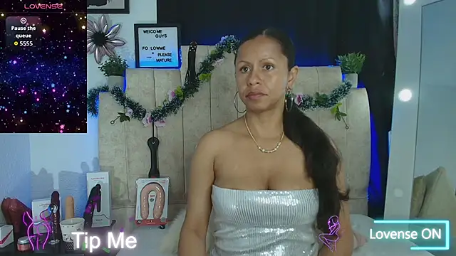 Catherine mature45 online show from December 2025 06:23:01 PM