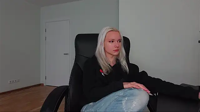 Laura Chaplin online show from May 2026 05:23:02 AM