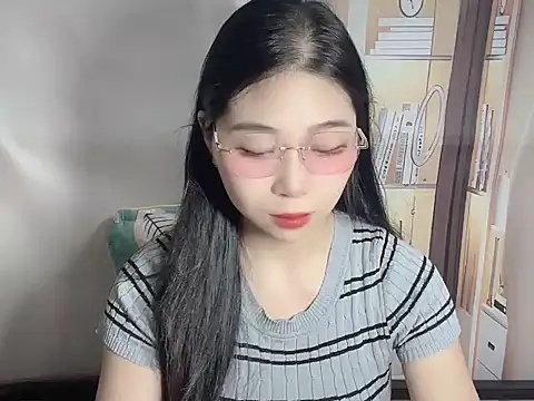 Snapshot of Strawberry18x chatting on September 2025 01:38:02 AM Strawberry18x online show from September 2025 01:38:02 AM