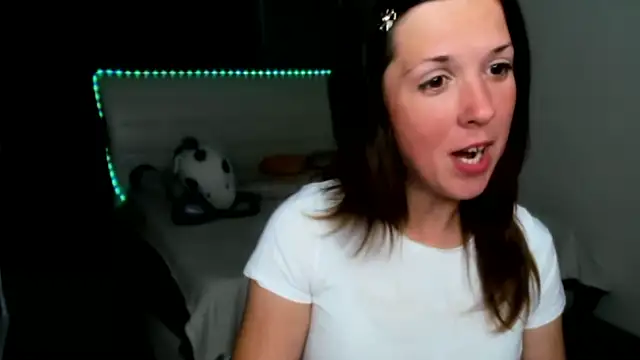 Snapshot of nika_reinnn chatting on September 2025 11:44:01 AM nika reinnn online show from September 2025 11:44:01 AM