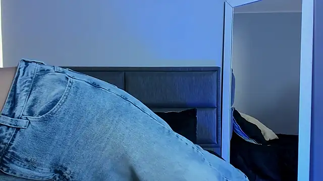 Emma  clark  online show from October 2025 12:03:01 PM