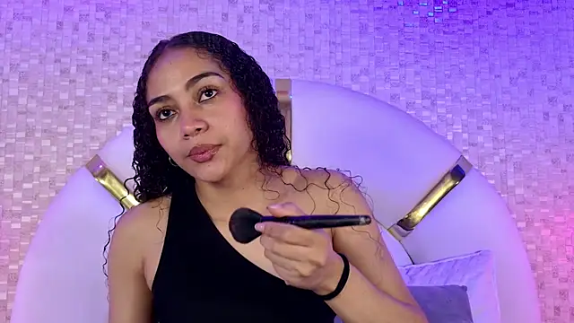 luucy jonnes online show from September 2025 03:06:02 AM