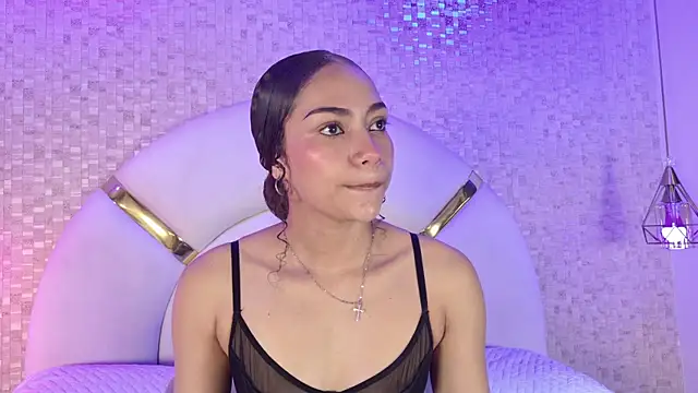 luucy jonnes online show from September 2025 03:08:02 AM
