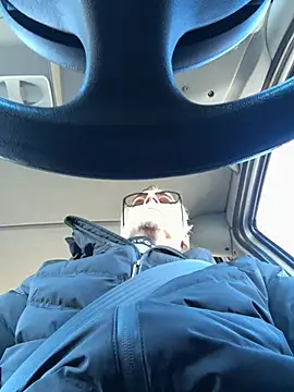 Axl hot online show from February 2026 10:07:02 AM