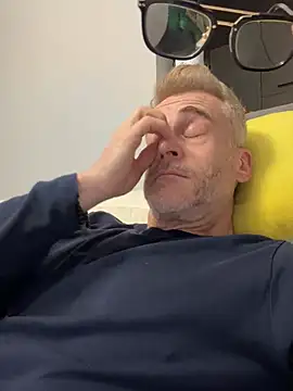 Axl hot online show from March 2026 10:38:02 PM