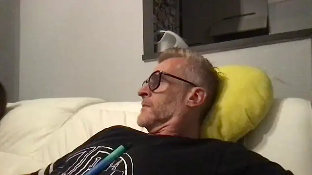 Axl hot online show from June 2026 07:49:01 PM