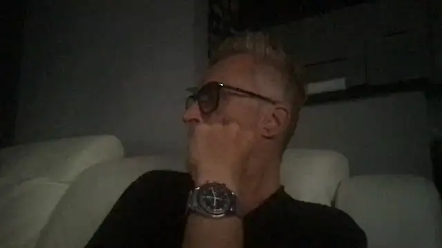 Axl hot online show from June 2026 07:11:01 PM