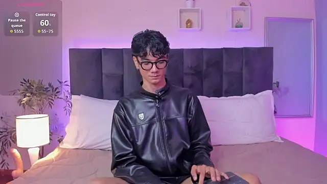 Phillicious   online show from December 2025 10:30:02 PM