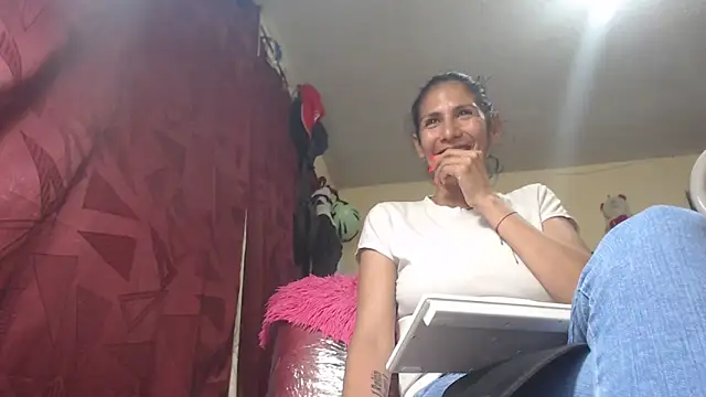 gattycahot online show from October 2025 11:00:02 PM