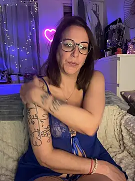 MarahWdsn online show from June 2026 08:12:02 PM