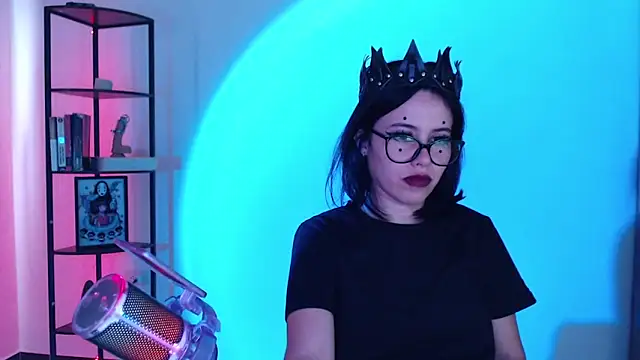 girldom online show from November 2025 04:51:01 PM