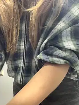 Snapshot of VesnaCrystal chatting on November 2025 08:20:02 PM VesnaCrystal online show from November 2025 08:20:02 PM