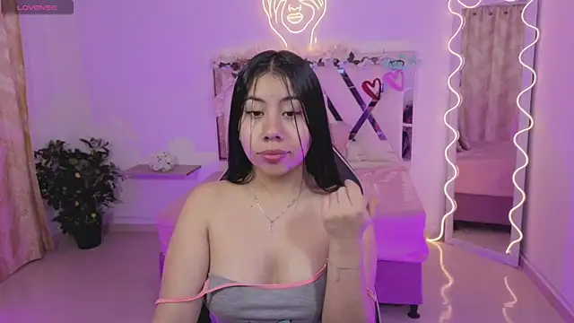 ZURY TAY online show from November 2025 11:43:02 AM