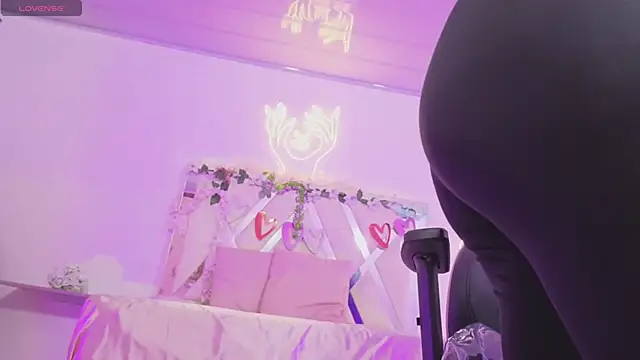 ZURY TAY online show from November 2025 11:33:02 AM