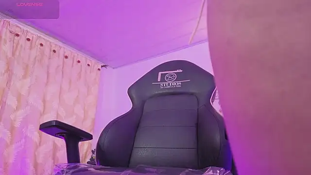 ZURY TAY online show from March 2026 12:05:01 PM