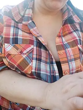 MIA LO VE online show from April 2026 03:42:01 PM