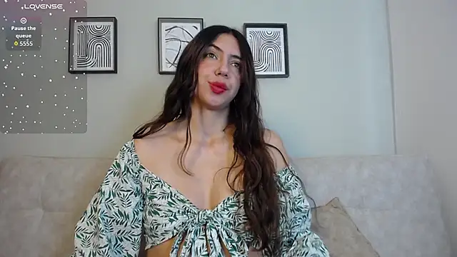 Valkiria lips online show from September 2025 08:31:01 PM