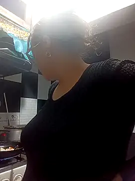 Lady 16 online show from February 2026 02:34:02 AM