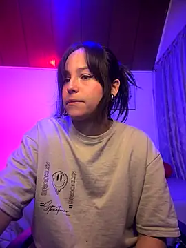 Eymmy 24 online show from November 2025 02:45:01 AM