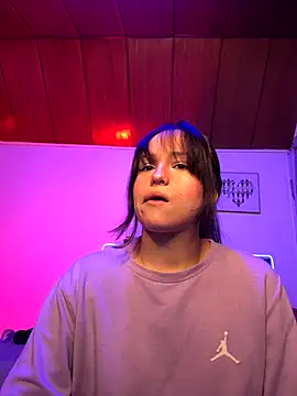 Eymmy 24 online show from November 2025 03:17:01 AM