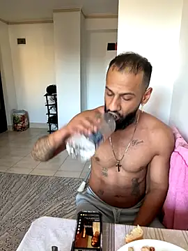 MiaKiittyy online show from September 2025 02:20:01 PM