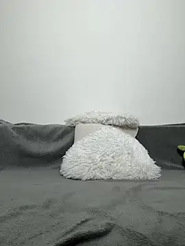 MiaKiittyy online show from April 2026 09:37:01 PM