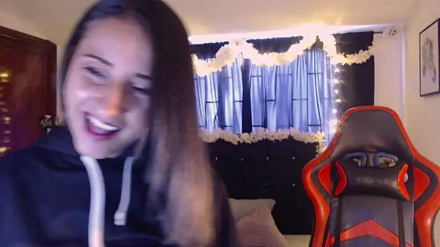 Sofia-mel online show from October 2025 05:33:02 PM