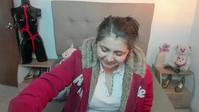 TifanyAmazinng online show from November 2025 12:27:01 PM