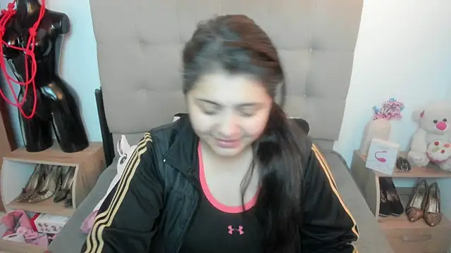 TifanyAmazinng online show from December 2025 12:25:01 PM