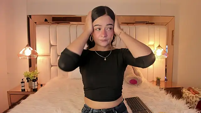 Snapshot of ValeriaPrado chatting on October 2025 07:44:02 PM ValeriaPrado online show from October 2025 07:44:02 PM