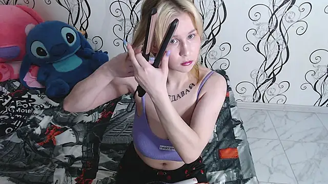 RoyAngela online show from April 2026 11:05:02 PM