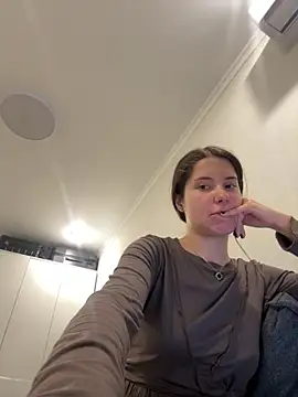 Snapshot of emma_craftt chatting on November 2025 04:42:01 PM emma craftt online show from November 2025 04:42:01 PM