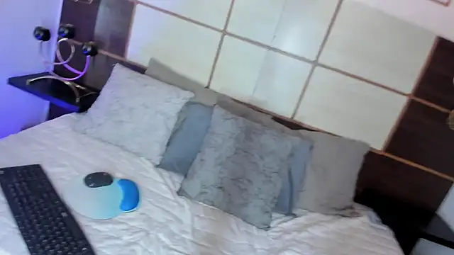 sofiagomez   online show from September 2025 08:20:02 PM