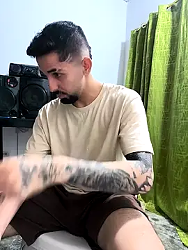 giannis090 online show from October 2025 08:02:02 AM