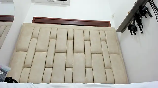 ZafiroAndFlynn online show from November 2025 08:07:02 PM