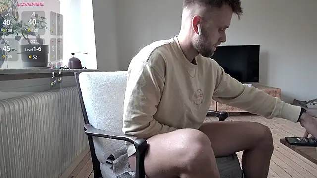 bubblebuttnes online show from October 2025 07:01:02 AM