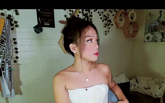 Snapshot of YourNikkieXxx chatting on September 2025 02:07:02 PM YourNikkieXxx online show from September 2025 02:07:02 PM